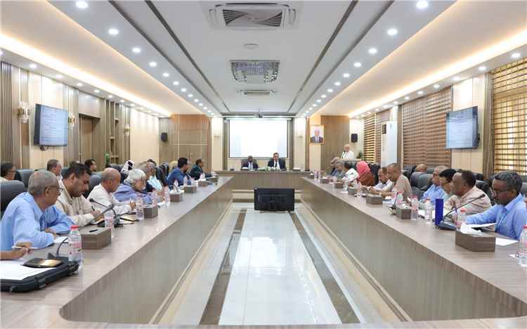الوزير السقطري يفتتح ورشة مناقشة مسودة الاستراتيجية الوطنية المحدثة للزراعة والأسماك 2024–2030