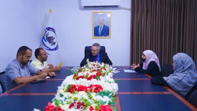الوزير اليافعي يناقش أوضاع مركز النور ويؤكد اعتماد 63 وظيفة للمكفوفين
