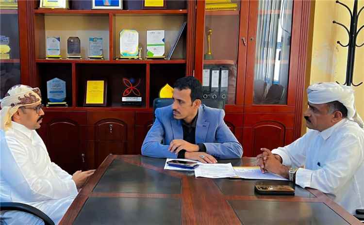 الوكيل الجيلاني يلتقي قيادتي مصلحتي شؤون القبائل بالساحل والوادي ويؤكد دعم السلطة المحلية لتعزيز دورها