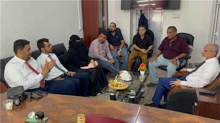الوكيل الشبحي يلتقي بمدير الإقليمي لمؤسسة يمان ومدير عام مكتب الصحة بحضرموت الساحل لمناقشة تعزيز العمل الصحي