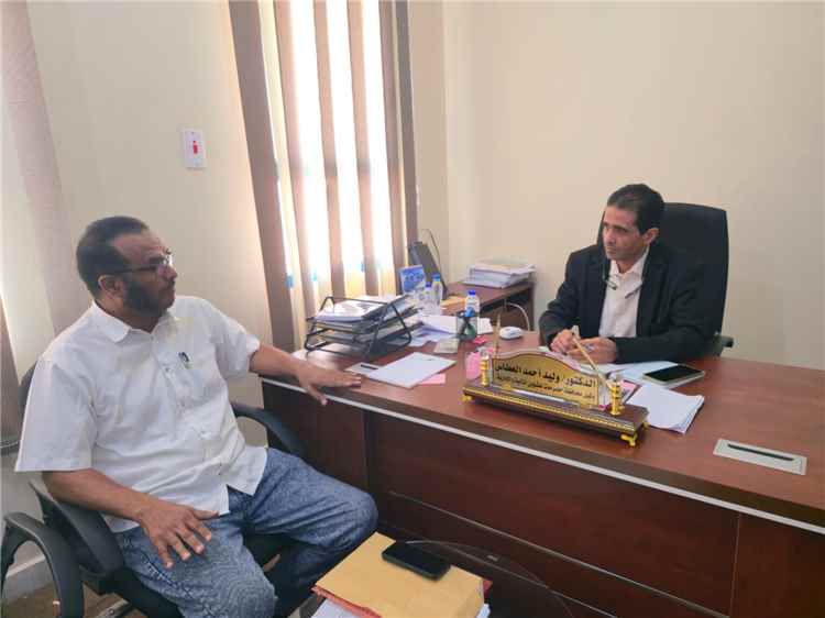 الوكيل العطاس يطلع على سير العمل في مصنع المكلا لتعليب الأسماك ويؤكد أهمية تنشيط الصناعات السمكية