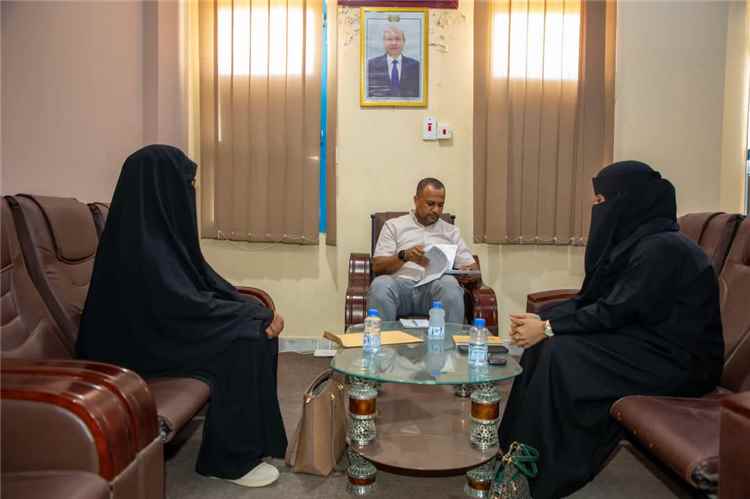 الوكيل المساعد باعلوي يطلع على برامج مؤسسة بركة التنموية