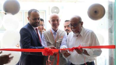 الوكيل باعلوي يفتتح "مركز خدمات الشباب" برئاسة جامعة حضرموت لتعزيز تمكين الشباب ودعم المبادرات