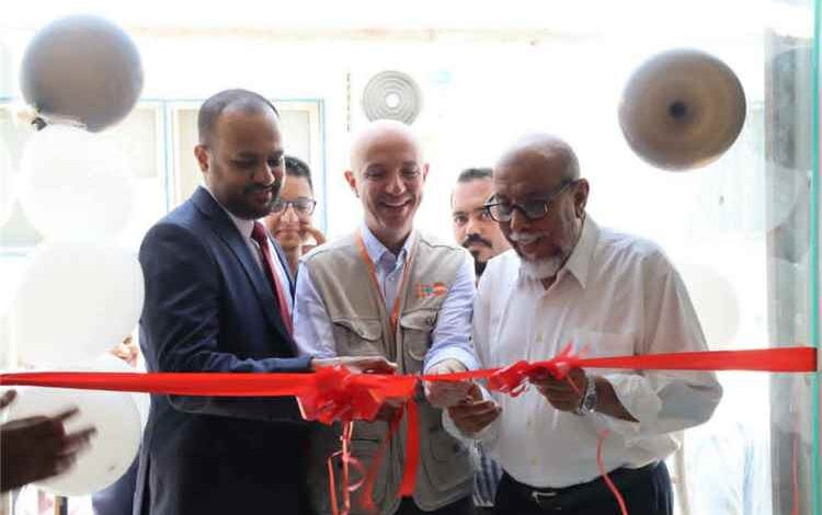 الوكيل باعلوي يفتتح "مركز خدمات الشباب" برئاسة جامعة حضرموت لتعزيز تمكين الشباب ودعم المبادرات