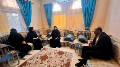 الوكيلة الحضرمي تزور القيادية التربوية والإدارية ليلى الشعيبي وتشيد بجهودها في خدمة التعليم الفني والمهني