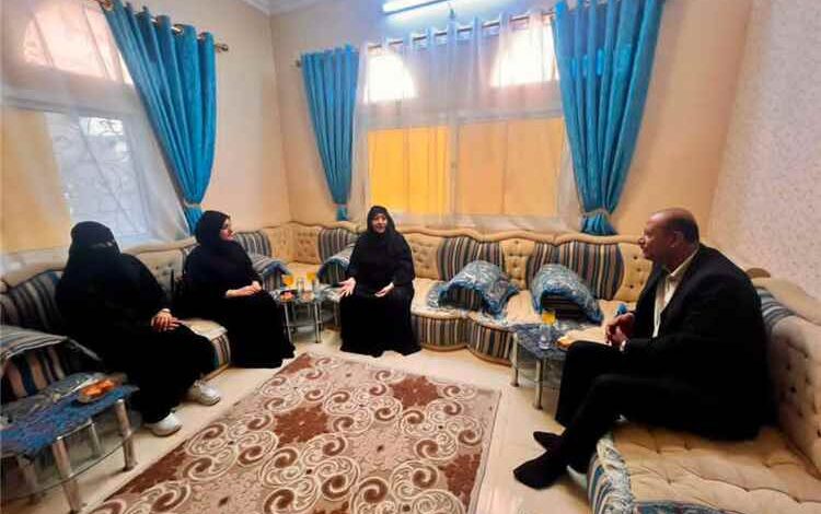 الوكيلة الحضرمي تزور القيادية التربوية والإدارية ليلى الشعيبي وتشيد بجهودها في خدمة التعليم الفني والمهني