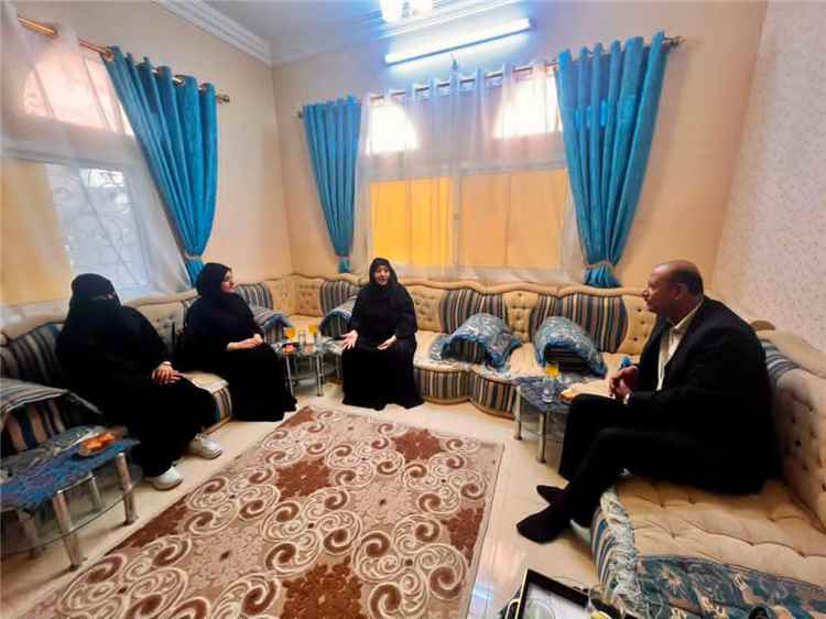 الوكيلة الحضرمي تزور القيادية التربوية والإدارية ليلى الشعيبي وتشيد بجهودها في خدمة التعليم الفني والمهني