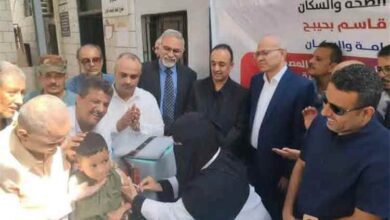 الوليدي والشعبي يدشنان حملة مصغرة للتحصين ضد مرض الحصبة في ثلاث مديريات عالية الخطورة بعدن