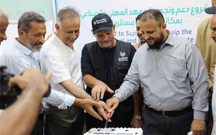 اليزيدي والجاوي يفتتحوا قسم الخياطة بالمعهد المهني بالمنصورة