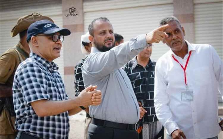 اليزيدي يدشن أعمال سفلتة طريق الثلاثين الممتد من جولة العمري –  محطة الوالي