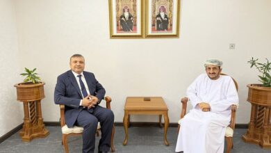 اليمن وسلطنة عُمان تبحثان تطورات التصعيد الحوثي وتعززان التعاون الثنائي