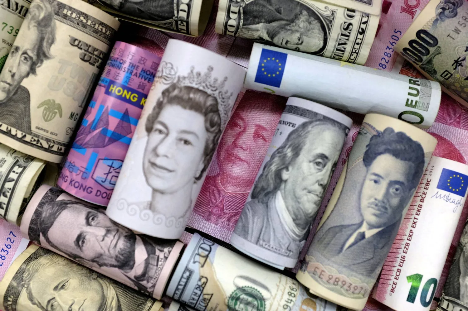 الين يقفز لأعلى مستوى في ثلاثة أشهر والدولار يستقر وسط ترقب الأسواق
