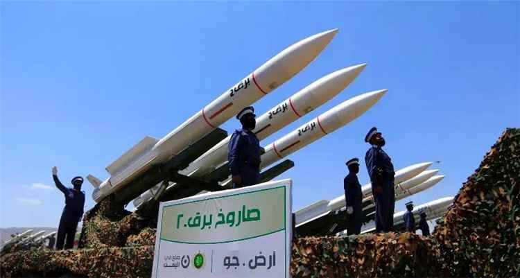 اليوسفي: الحوثيون يلجأون إلى توليد فيديوهات بالذكاء الاصطناعي لإظهار قدرات عسكرية غير حقيقية