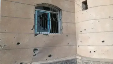انتهاك متكرر للأعيان المدنية.. مدفعية الحوثي تطال دور عبادة ومنشآت تعليمية في موزع بتعز