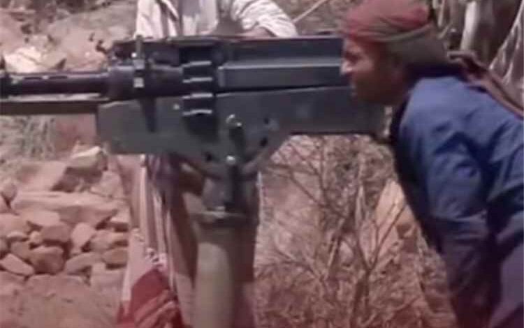 المشهد اليمني - اندلاع مواجهات عسكرية بين الجيش الوطني ومليشيا الحوثي في جبل هان بجبهة الضباب غربي تعز