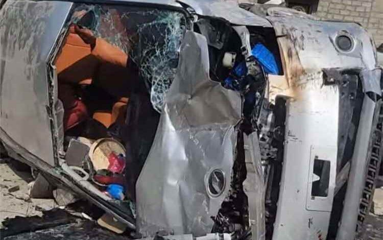 المشهد اليمني - انقلاب حافلة على طريق هيجة العبد بعد ساعات من السفلتة الجديدة