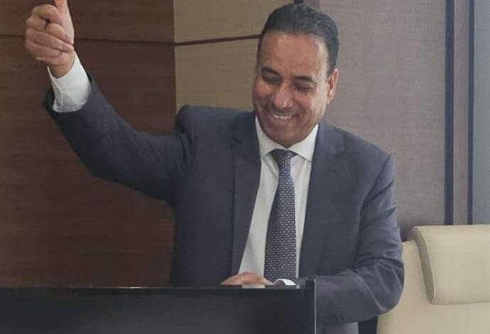 باحث يمني يحصد جائزة مؤتمر دولي بجامعة التكنولوجيا الماليزية عن بحث حول استدامة الاتصالات في اليمن