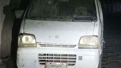 المشهد اليمني - "باص مجهول" في شارع جانبي بعدن يثير الذعر.. وناشط يكشف التفاصيل