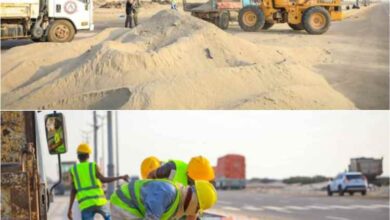 بتوجيهات محافظ عدن.. استكمال رفع الرمال من طريق ساحل أبين – العلم