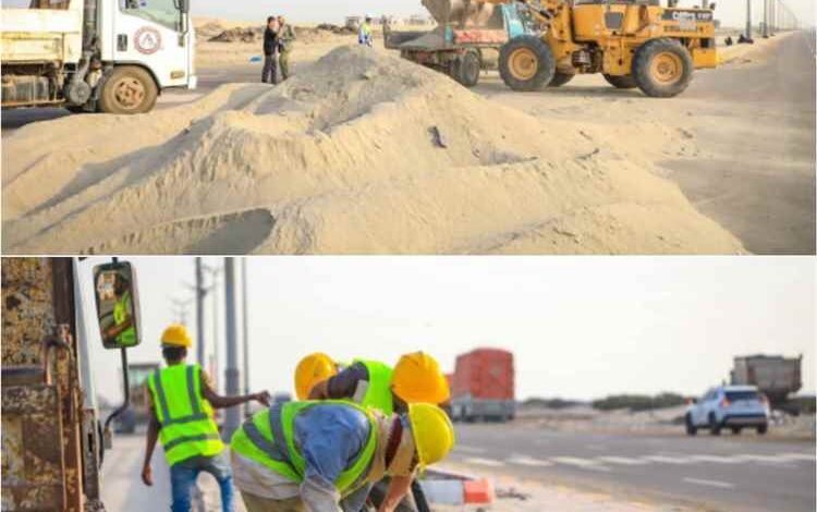 بتوجيهات محافظ عدن.. استكمال رفع الرمال من طريق ساحل أبين – العلم