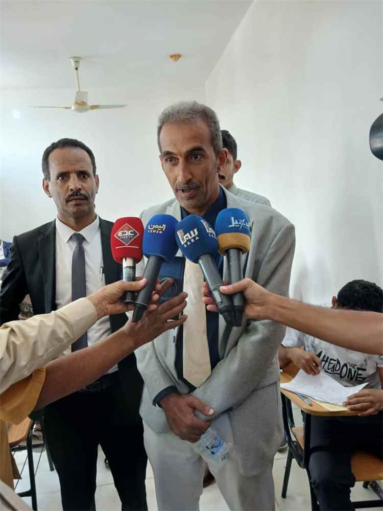 بحضور رسمي وإعلامي واسع.. تدشين الاختبارات الوزارية وتفقد سير العملية الاختبارية في محافظة مارب