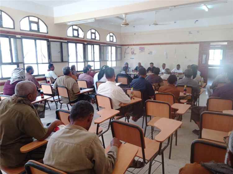 بحضور مدير عام الروضة .. مكتب التربية يعقد اجتماعاً لمدراء المدارس استعداداً للعام الدارسي