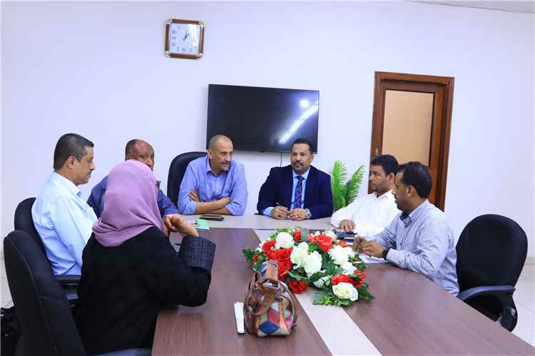 برئاسة السعيدي وباخبيرة.. مناقشة استكمال مشروع الخط الاستراتيجي لشبكة الصرف الصحي في دار سعد- عدن