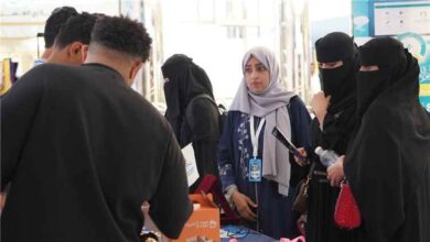 بعيادات مجانية.. جامعة الريادة تدشن جناحها في مهرجان "العودة للمدارس" بعدن