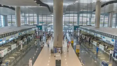 بلا نداءات صوتية.. مطار الملك خالد يطلق المرحلة الأولى من «المطار الصامت» في الصالة الدولية 5