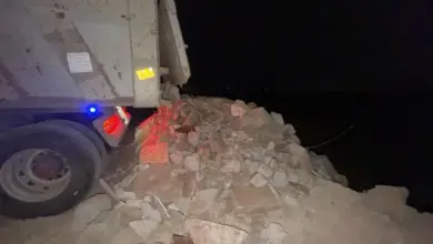 بلدية طيبة بجدة تُزيل مخلفات الحفر الصخري وترفع جودة المشهد الحضري