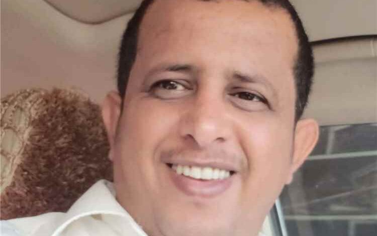 المشهد اليمني - بن لزرق يفجر مفاجأة: الحرس الثوري الإيراني يستعد لقصف موانئ ومطارات يمنية.. وهذا ما قاله عن "أعمدة الدخان"