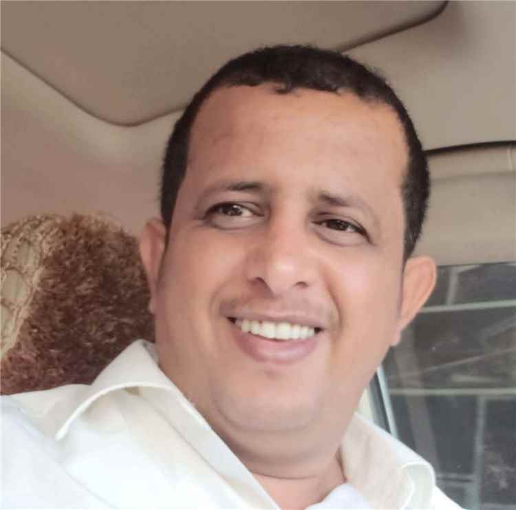 بن لزرق يفجر مفاجأة: الحرس الثوري الإيراني يستعد لقصف موانئ ومطارات يمنية.. وهذا ما قاله عن “أعمدة الدخان”