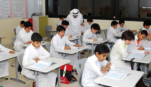 بين الورق والخوارزمية.. كيف يتغير فصل الدراسة السعودي؟