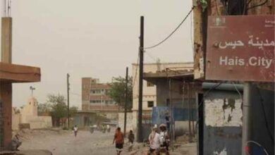 تحت قصف الحوثيين.. نزوح أكثر من 100 أسرة من شمال حيس