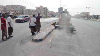 تدشين العمل بالمكنسة الآلية التابعة لمشروع النظافة والتحسين بالشحر
