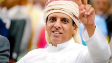 المشهد اليمني - ترتيبات لإزاحة الزبيدي وتعيين باكريت رئيساً للمجلس الانتقالي الجنوبي