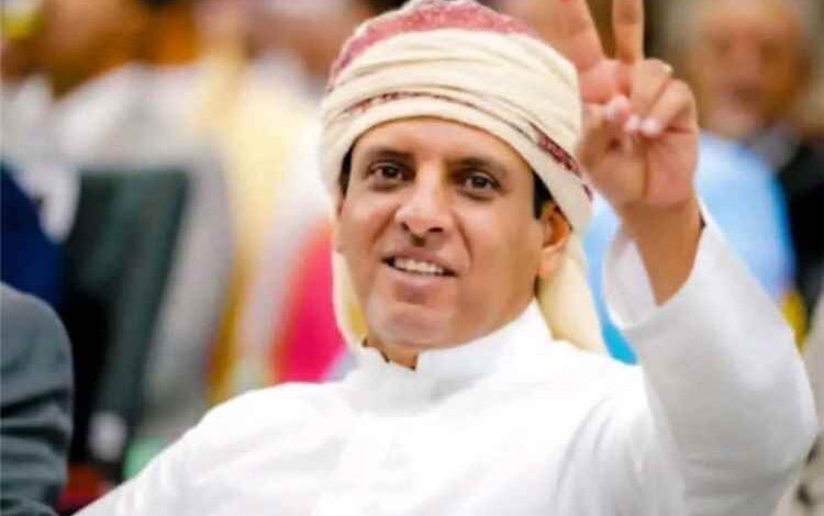 المشهد اليمني - ترتيبات لإزاحة الزبيدي وتعيين باكريت رئيساً للمجلس الانتقالي الجنوبي
