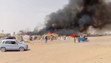 تضرر 23 مسكناً وإصابة 4 مواطنين جراء حريق في مخيم الوحدة للنازحين بمأرب
