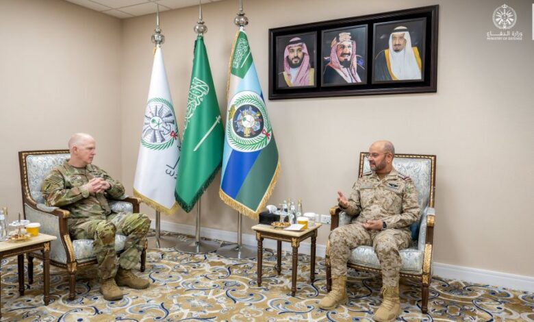 تفاصيل لقاء رئيس الأركان السعودي مع قائد الجيش المركزي الأمريكي