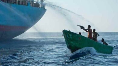 تقارير دولية: تنسيق متزايد بين الحوثيين وشبكات قرصنة يهدد الملاحة في المنطقة