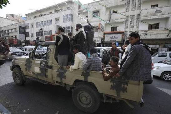 تقرير حقوقي يكشف حصيلة صادمة في صنعاء.. أكثر من 3 آلاف انتهاك حوثي خلال عامين