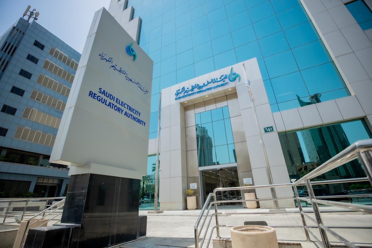 «تنظيم الكهرباء» تنفي شائعات تركيب العدادات دون تقديم صكوك الملكية