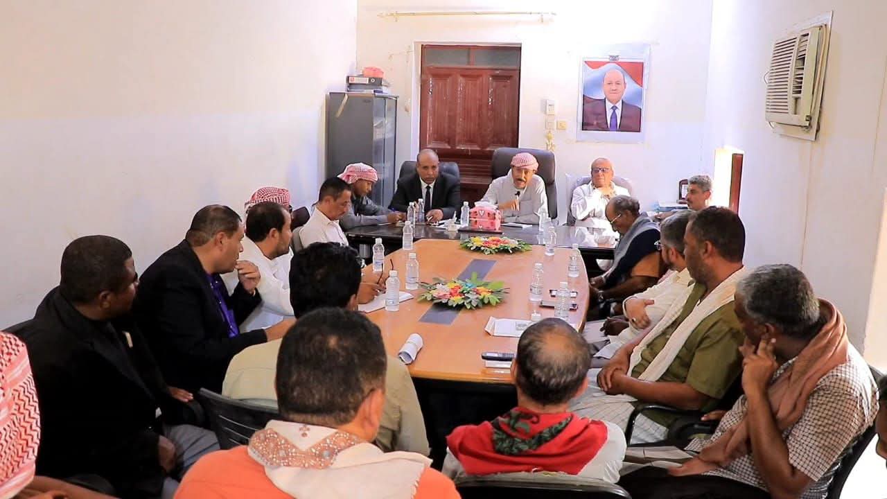 تنفيذي السوم يناقش أوضاع المديرية ويؤكد أهمية العمل الجماعي وتعزيز الولاء الوطني
