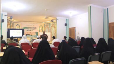 جامعة القرآن الكريم بسيئون تقيم دورة حول مهارات الاتصال وأنماط التعليم في البيئة الأكاديمية.