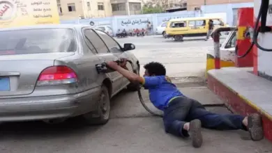 جريمة مروعة تثير الغضب في صنعاء.. سائق يسحل عامل محطة وقود حتى الموت للفرار بقيمتها