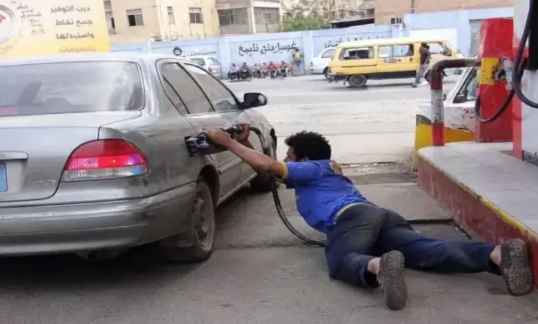 جريمة مروعة تثير الغضب في صنعاء.. سائق يسحل عامل محطة وقود حتى الموت للفرار بقيمتها