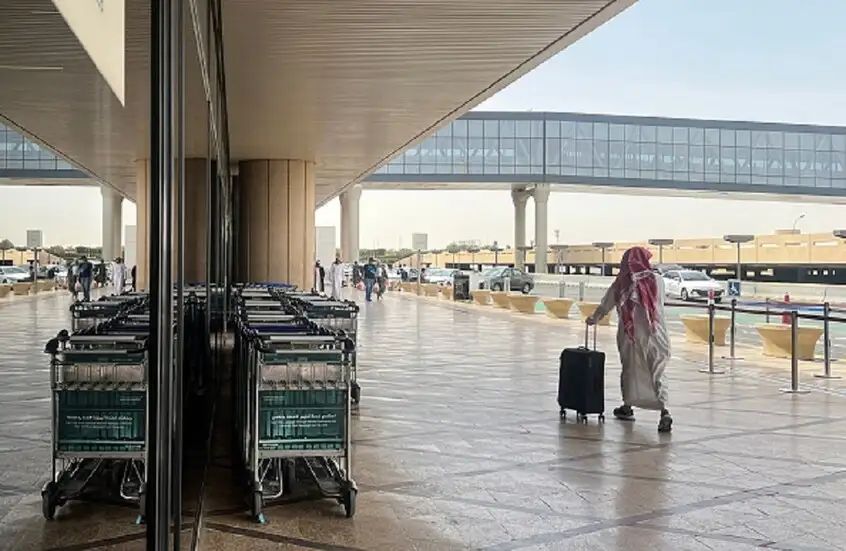 جماعة الحوثي تقول إنها هاجمت مطار نجران