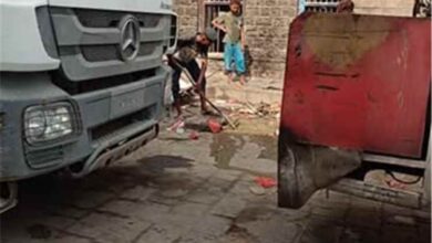 جهود مكثفة لتحسين الخدمات.. السلطة المحلية بالتواهي تواصل استهداف بؤر انسداد الصرف الصحي في عدة أحياء
