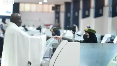 جوازات ميناء جدة تستقبل ضيوف الرحمن.. وتُنهي إجراءات دخولهم بيسر وسهولة