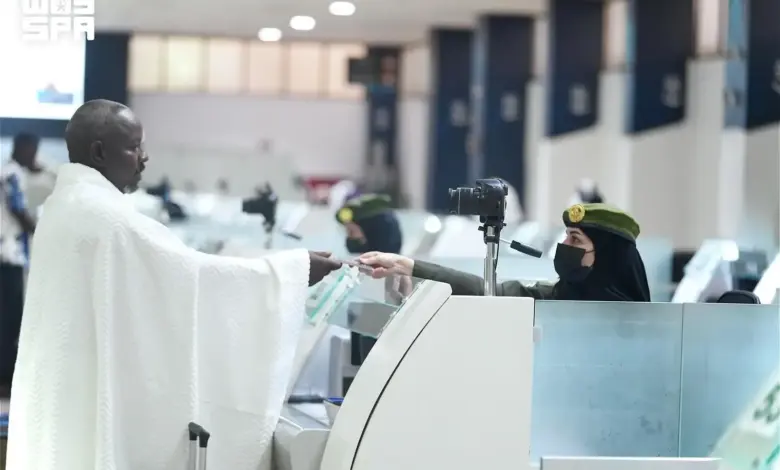 جوازات ميناء جدة تستقبل ضيوف الرحمن.. وتُنهي إجراءات دخولهم بيسر وسهولة